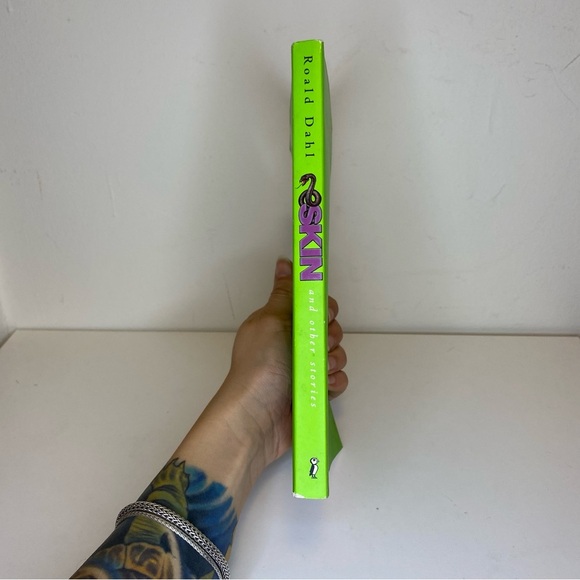 FREE W PURCHASE Skin & Other Stories Roald Dahl Puffin Books Young Readers 2002 - Picture 8 of 9